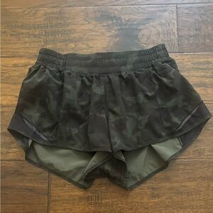 LULULEMON hotty hot short 2.5
